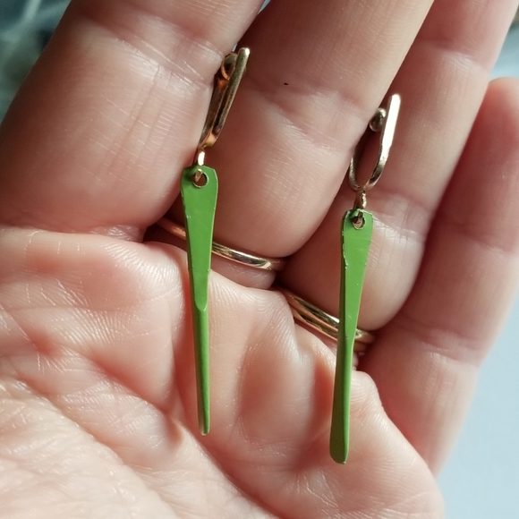 Vintage earrings green enamel retro dainty mod screwback screw back - Picture 2 of 10